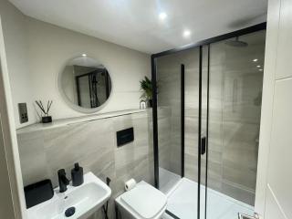 Leeds City Centre Chic Apartment - 3