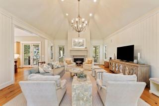 GD77: 77 Governor's Drive - 4