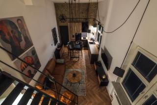 Central Designer Loft - Modern & Chic - 8