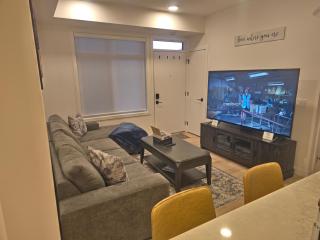 A stylish 2 BDR with a blend of cozy and peace! - 8