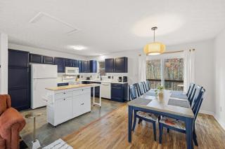 Red Fox Den - Luxurious home 10 guests 5 beds in Massanutten - 2