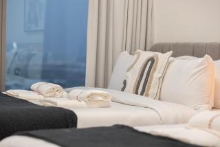 Modern 2BR Apartments near Dubai Mall, Downtown - 9
