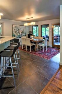 Lakefront Luxury: Private Water Front Vacation Rental with Views Near Hot Springs, AR - 5