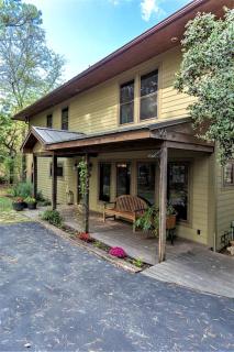 Lakefront Luxury: Private Water Front Vacation Rental with Views Near Hot Springs, AR - 2