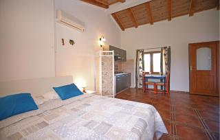 Amazing Apartment In Trget - 4