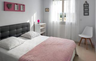 Amazing Home In Montignargues - 2