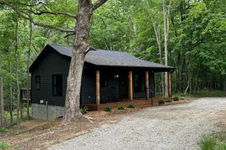 Chic Modern Cabin with Jacuzzi Ideal for Couples in Carbondale, Illinois - 5