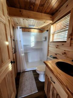 Luminous Cabin near Tappan Lake with Hot-Tub, BBQ and Deck in Ohio - 7