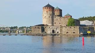 Tilava 60m2 kaksio 2mh max 6 henkilölle iso oma yksityispiha ja autolämmityspaikka Prisma ja ravintola 200m hiihtolatu ja bussipysäkki 50m lentokenttä 9 km - 8