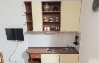 1 Bedroom Amazing Apartment In Turanj - 8