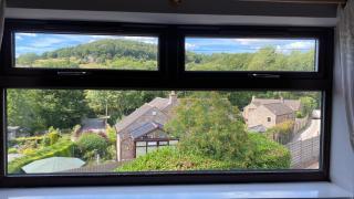 Dogs stay free, country walks from door, EV station, fenced garden, near gastro pub - 8