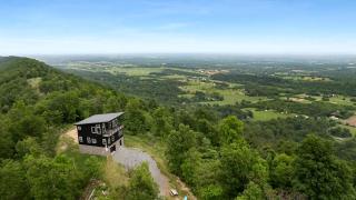 Scenic Getaway Cabin w/ Fire Pit, Deck & Panoramic Views in Martinsburg, WV - 9