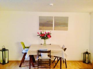 Courtyard Apartment - free off street parking, close to Hospitals, BBC, Clifton Village - 2