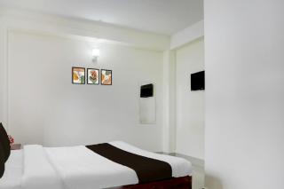 Hotel O Leaf Inn - 1