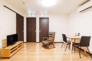 Jin no Kyo 606- 2-Min Walk to Kuromon Market - Family Suite with 2 Bedrooms - 2 Toilets & 1 Bathroom - Heated Living Room Floor - Near Dotonbori - 8