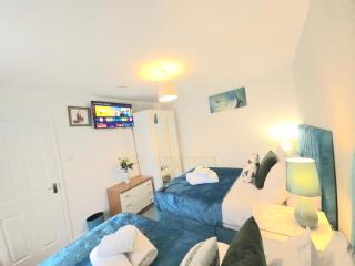 Central Haven-4bedroom Great For Longer Stays - for Contractors, Teams, free parking, in Canterbury Kent!! - 1