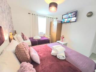 Central Haven-4bedroom Great For Longer Stays - for Contractors, Teams, free parking, in Canterbury Kent!! - 2