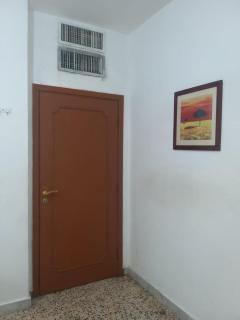 Budget-Friendly Homely Room Near Khalidiya Mall - 2