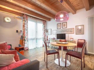 Colorful Venetian Apartment R&R - 2