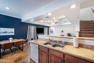 SP1 - Modern 3BR,2BA Townhome - Stylish Comfort - Free Parking - In-Unit Laundry - 0