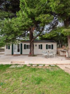 Family mobile home solar powered near the sea and the airport - 0