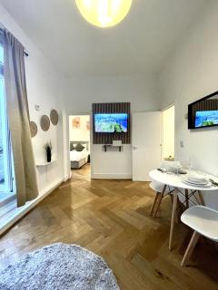 Chic 1-Bed Flat with Terrace in Notting Hill W10 - 2