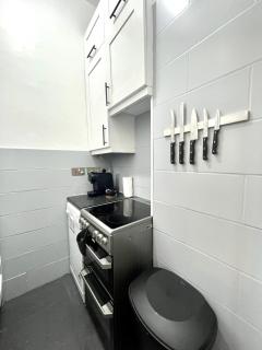 Chic 1-Bed Flat with Terrace in Notting Hill W10 - 2