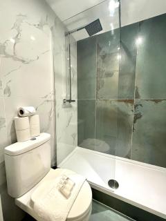 Chic 1-Bed Flat with Terrace in Notting Hill W10 - 6