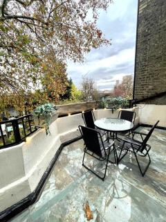 Chic 1-Bed Flat with Terrace in Notting Hill W10 - 9