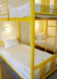 At Hua Lamphong Hotel - 8