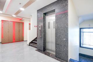 Townhouse Lake Town Clock Tower Formerly Crown Comfort - 3