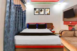 Townhouse Lake Town Clock Tower Formerly Crown Comfort - 5