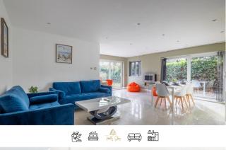 4 BR I 2 BA I Sleeps 8 I Spacious I Modern I Wi-Fi I - 0