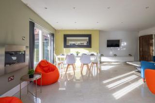 4 BR I 2 BA I Sleeps 8 I Spacious I Modern I Wi-Fi I - 6