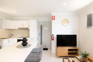 Smart Suites Self Check-in Apartments - S Freney - 5
