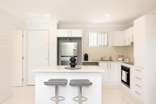 Smart Suites Self Check-in Apartments - S Freney - 0