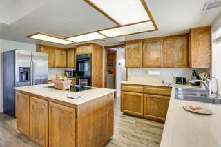 Private Hot Tub and Huge Yard Phoenix Family Home - 2