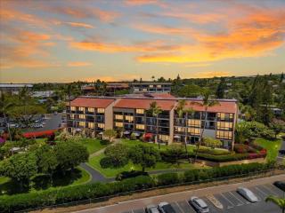 Beach Retreat Walk to Surf & Dining - 5