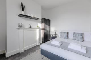 Newly Refurbished 2BDR West London Retreat - 7