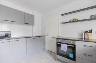 Newly Refurbished 2BDR West London Retreat - 1