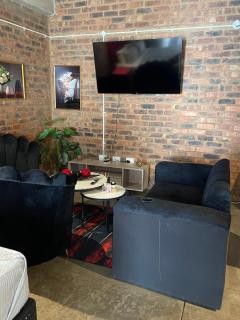 A Rosey Fresh Burgundy Hotel - 1