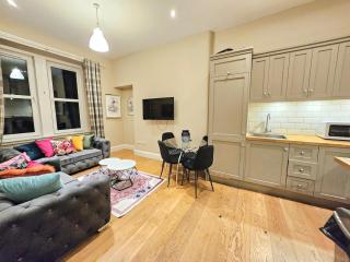 2 Bedroom Apt, 4 Beds, 3 TV near Fountain Park - 5