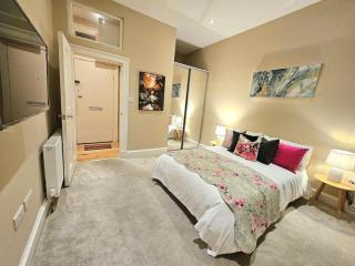 2 Bedroom Apt, 4 Beds, 3 TV near Fountain Park - 3