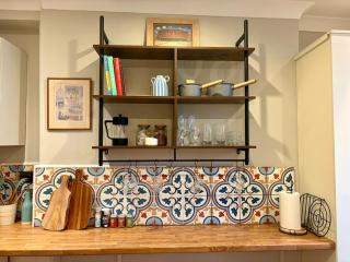 Stylish Cardiff Apartment with Free Parking - 8