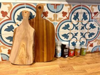 Stylish Cardiff Apartment with Free Parking - 7