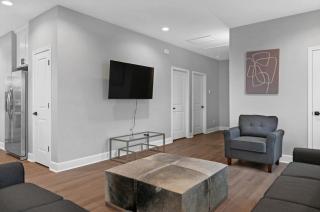 Sleeps 7 Heart of Houston Near All Major Attractions! - 8