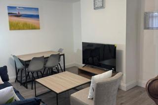 Bungalow - Sleeps 2 - Parking - Garden - 6