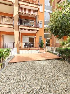 Eleganza in centro paese con terrazza e giardino - 2