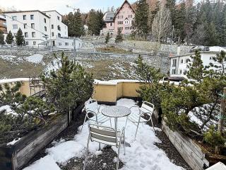 Bijou, Holz, zentral, mit Garage und Pool -CB102-B - 2