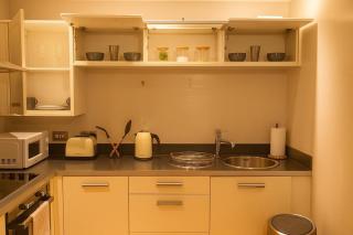 Apt - Sleeps 2 - Parking - Station Close - 5